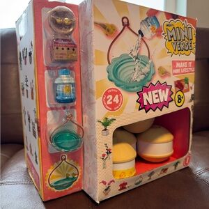 🤩LOT- Mini Verse Make It Mini Lifestyle Display and 11 complete capsules!